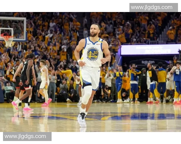 巨星37岁表现:库里场均27分,邓肯15分,科比17分,老詹太强了 巨星37岁表现:库里场均27分,邓肯15分,科比17分,老詹太强了